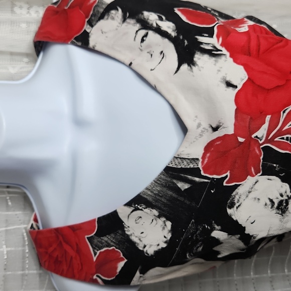 Vintage Marilyn Monroe Black W/ Red Floral Print Sleeveless V-Neck Wiggle Dress - Picture 2 of 9